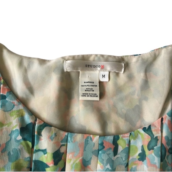 Studio M Short Puff Sleeve Floral Peplum Top Size Medium - Picture 2 of 9